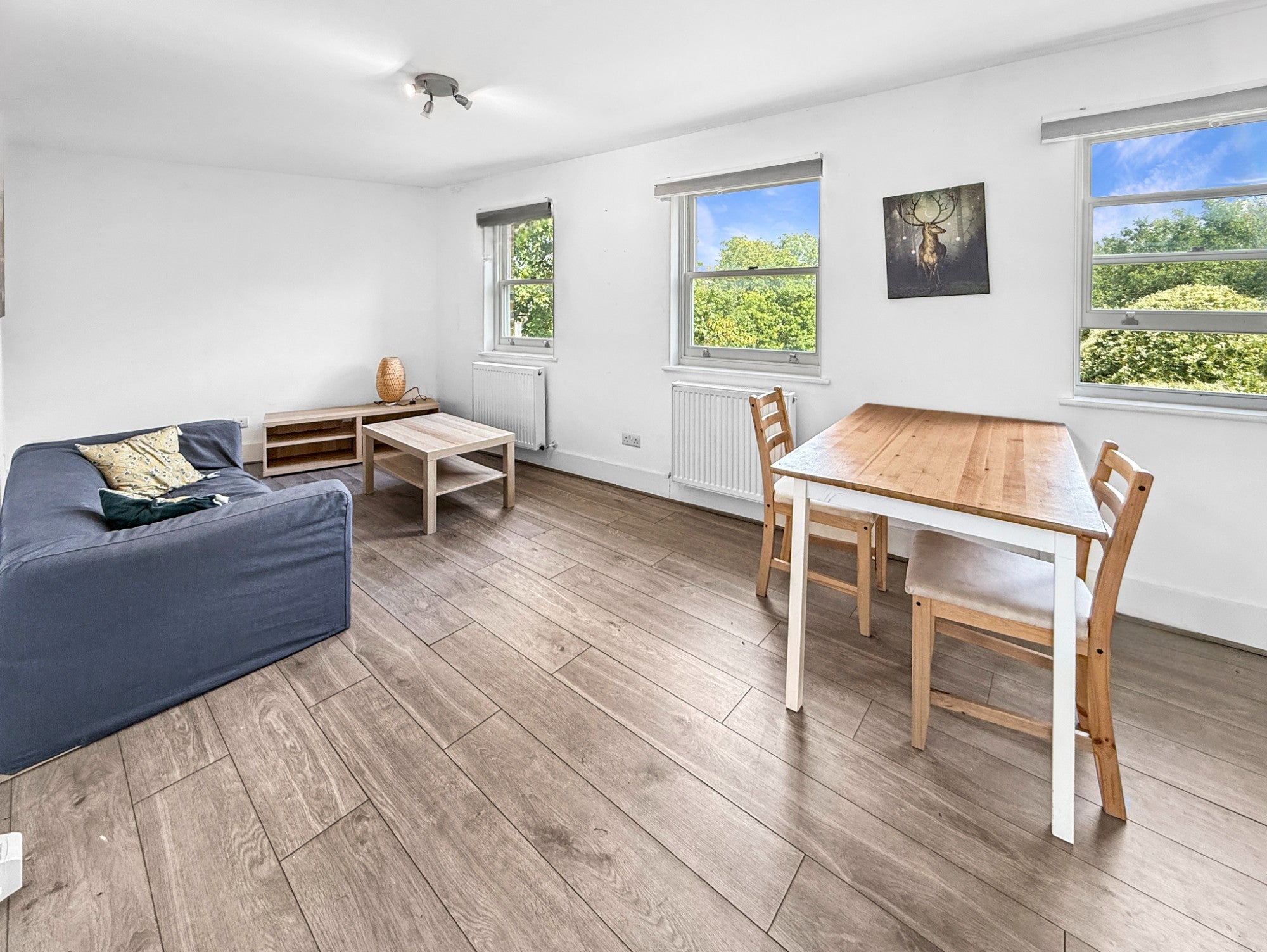 Flat Courthill Road in Greater London