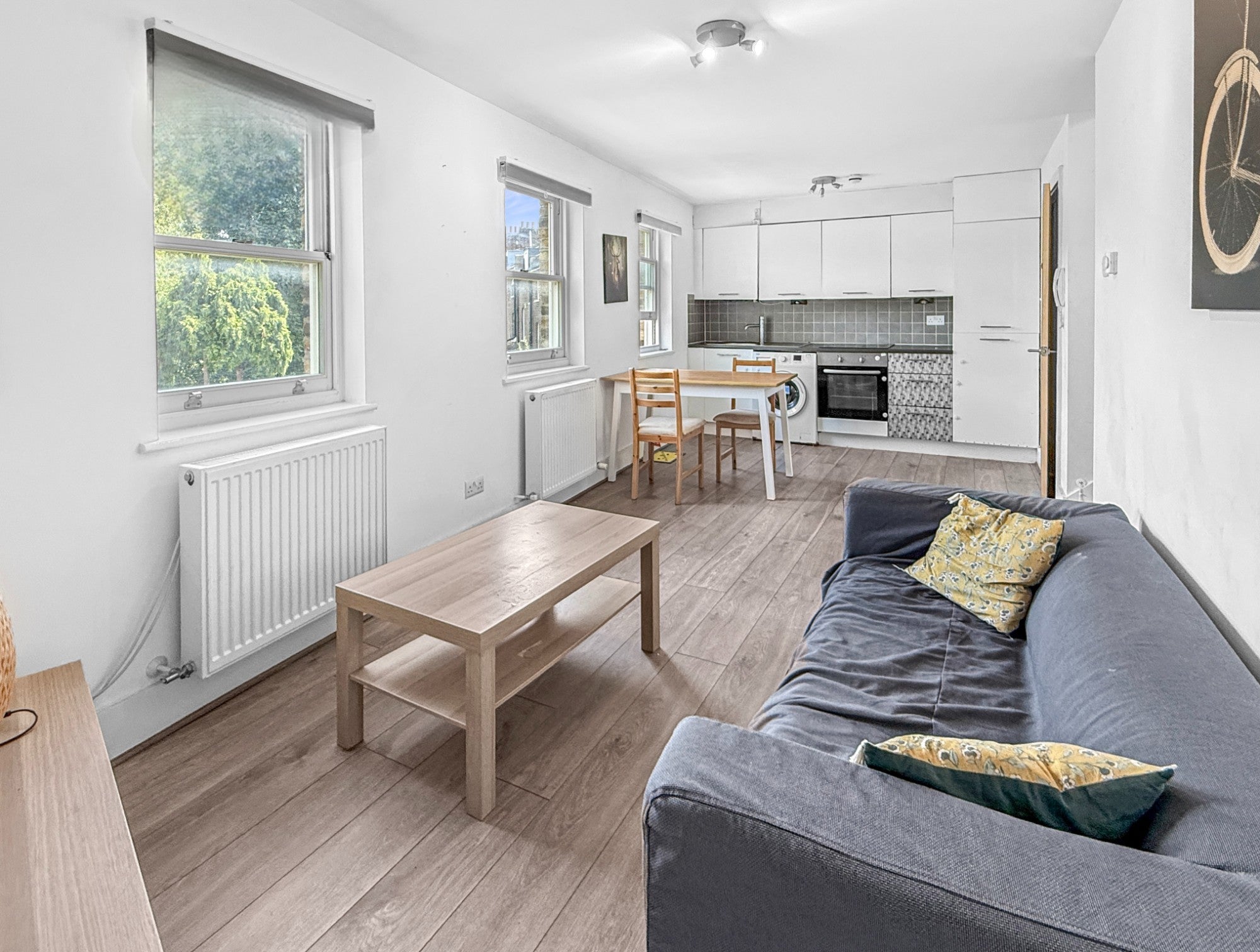 Flat Courthill Road in Greater London