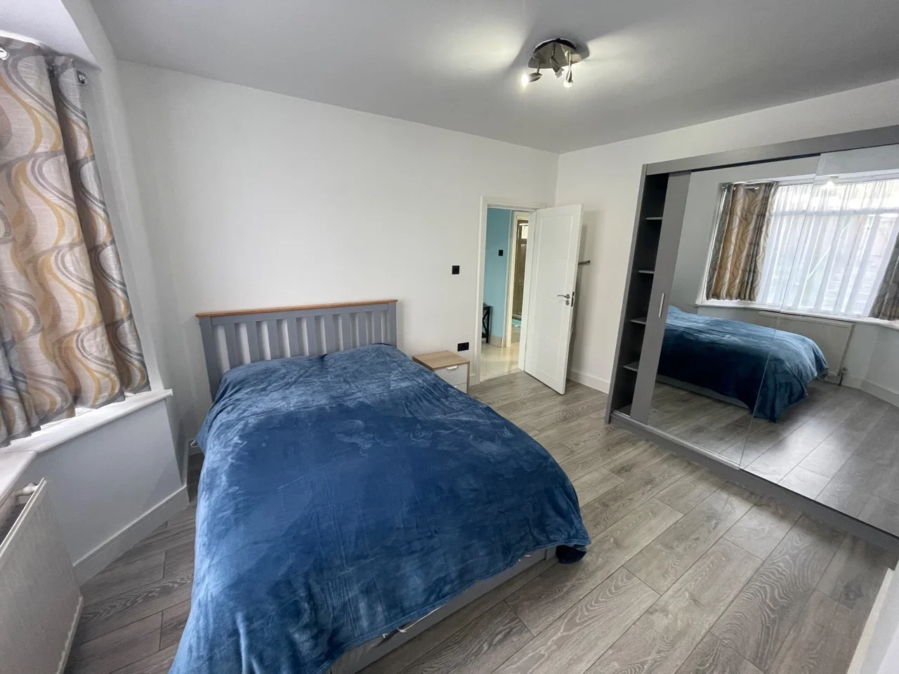 Flat Selborne Gardens in Greater London
