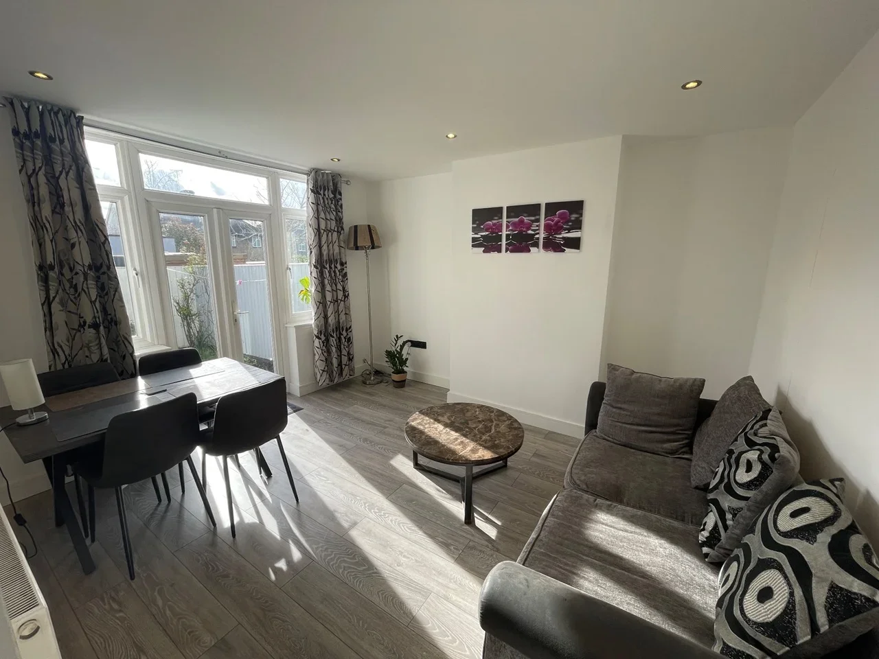 Flat Selborne Gardens in Greater London
