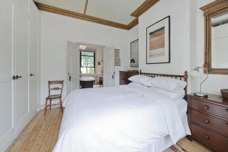 Flat Doyle Gardens in Greater London