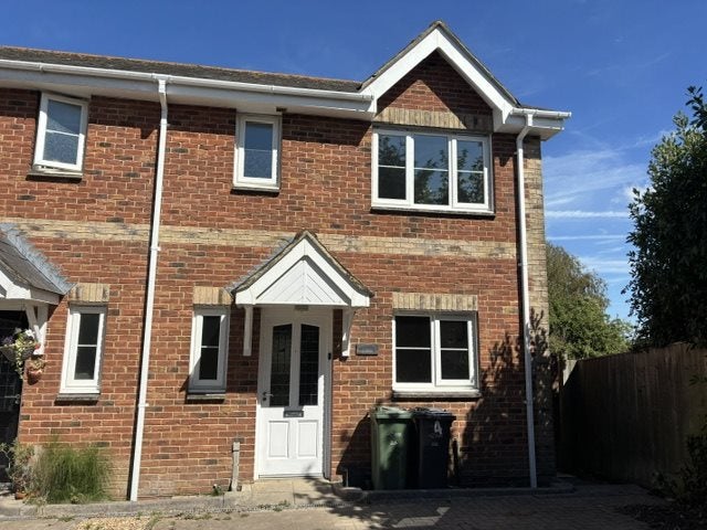 House Lower Bettesworth Road in Ryde