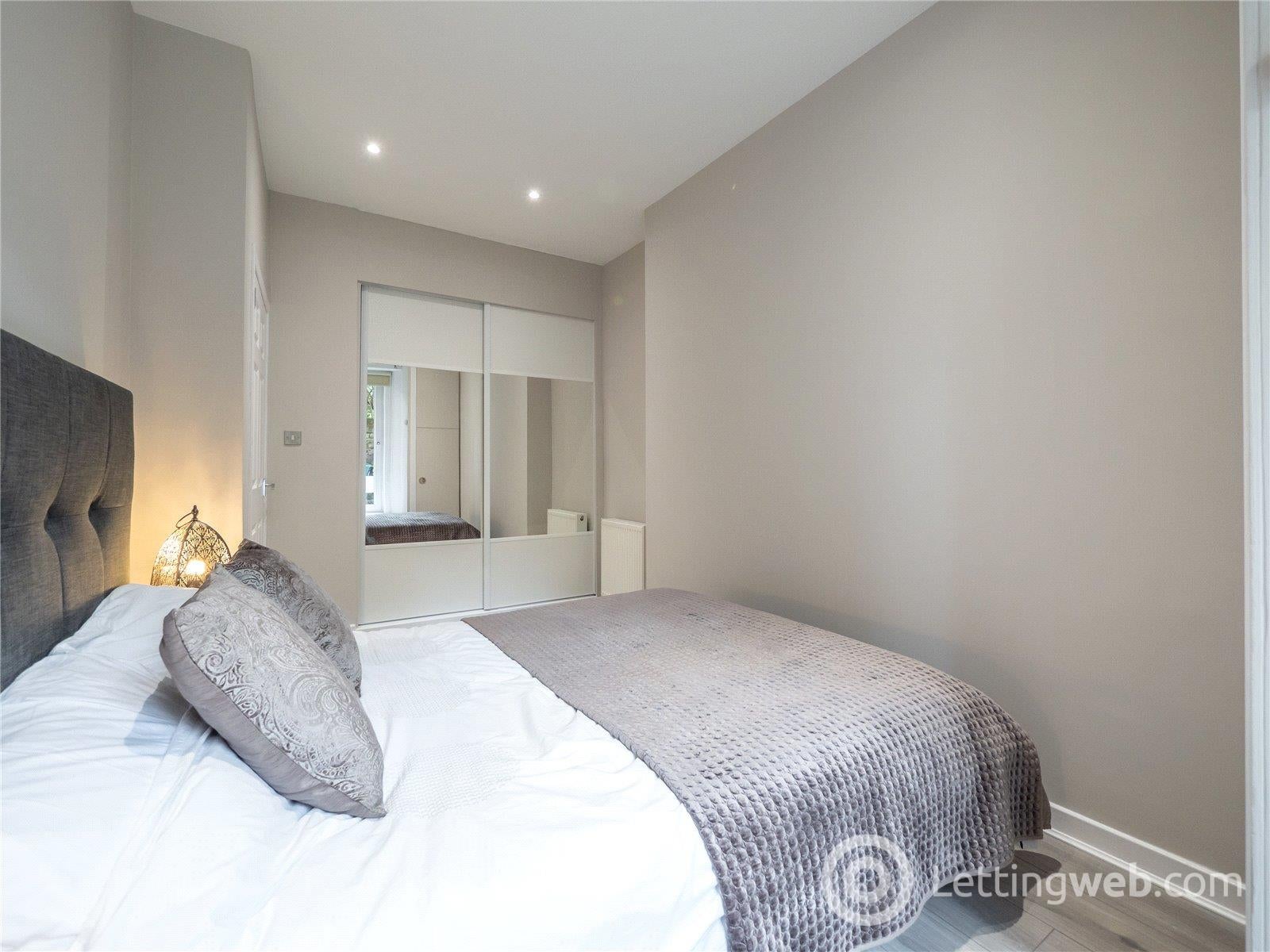 Flat Rossie Place in Edinburgh