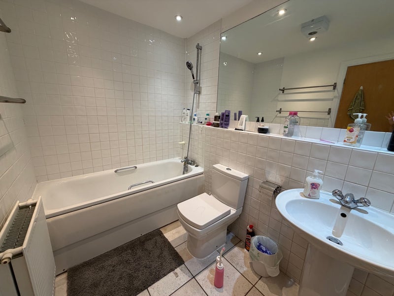 Room Grenade Street in Greater London