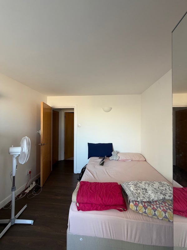 Room Grenade Street in Greater London