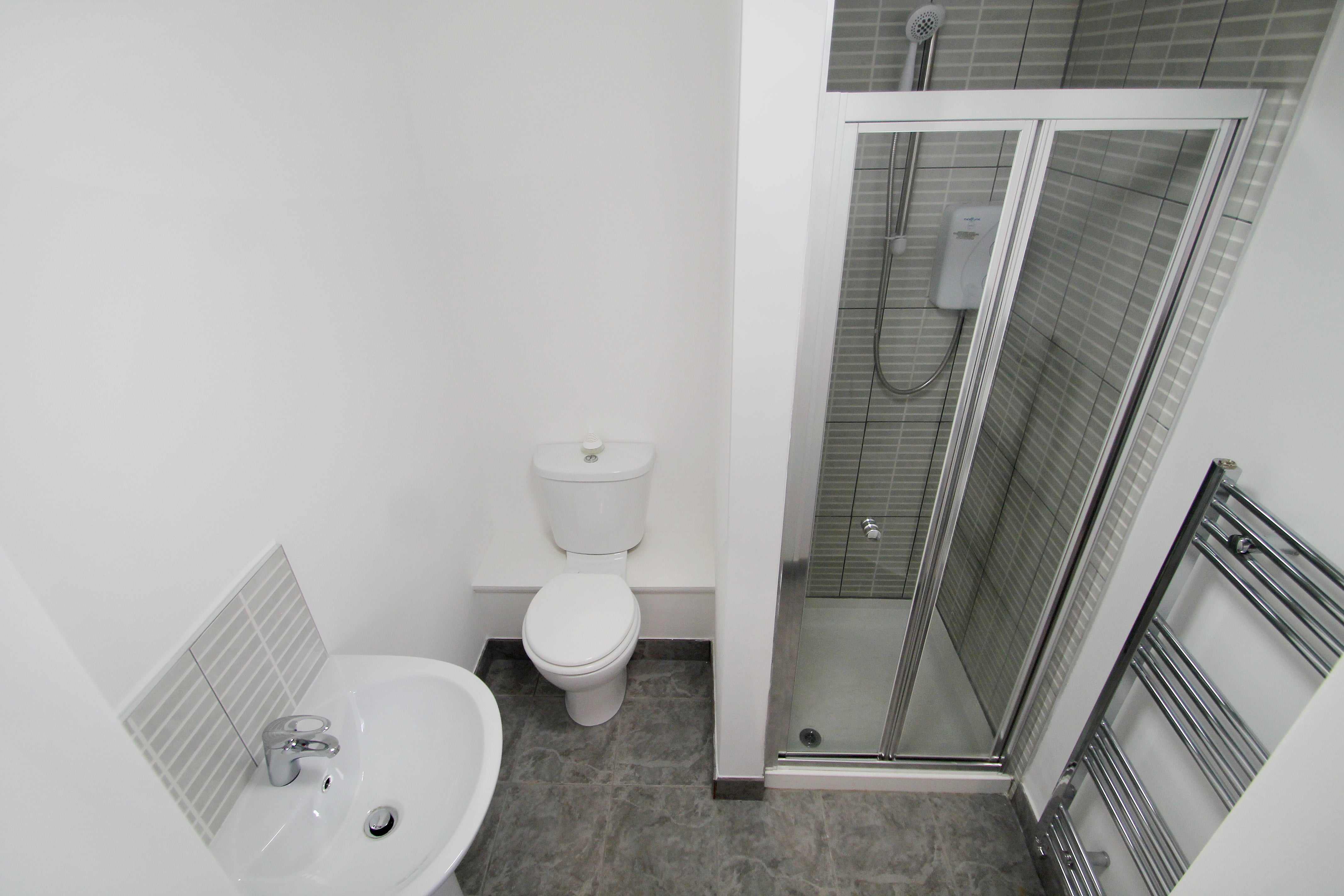 Flat Goulton Road in Greater London