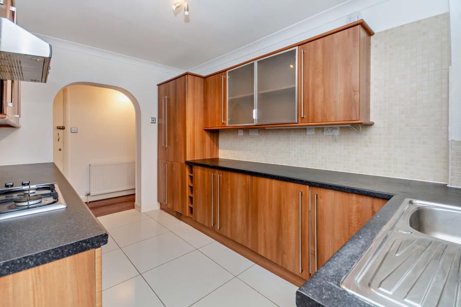 Flat Pinner Road in Greater London