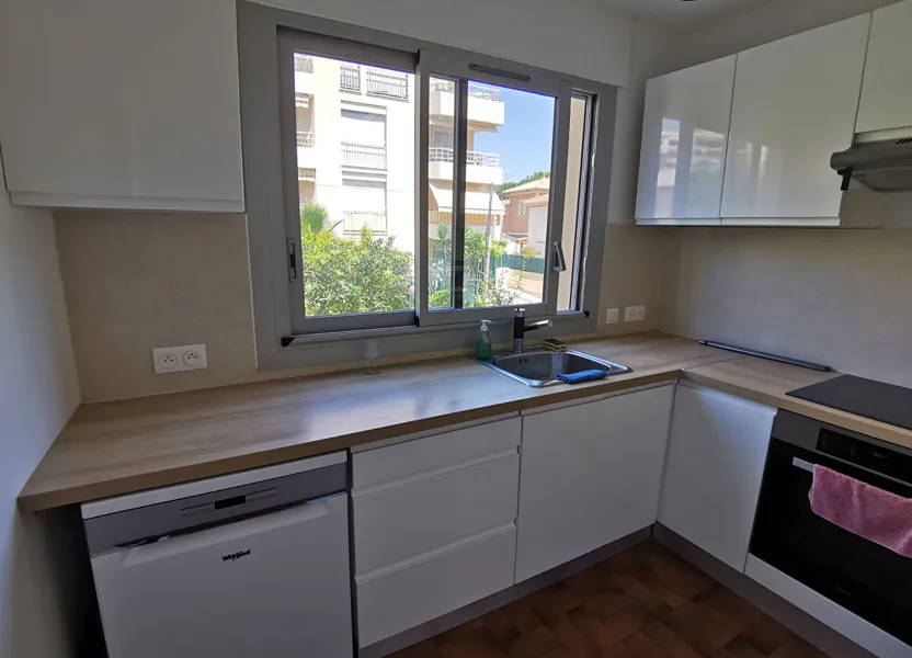 Flat Avenue Sainte-Marguerite in Nice