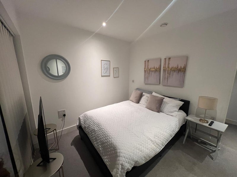 Flat Juniper Drive in Greater London