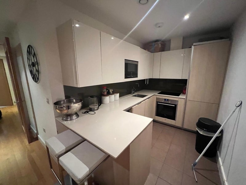 Flat Juniper Drive in Greater London