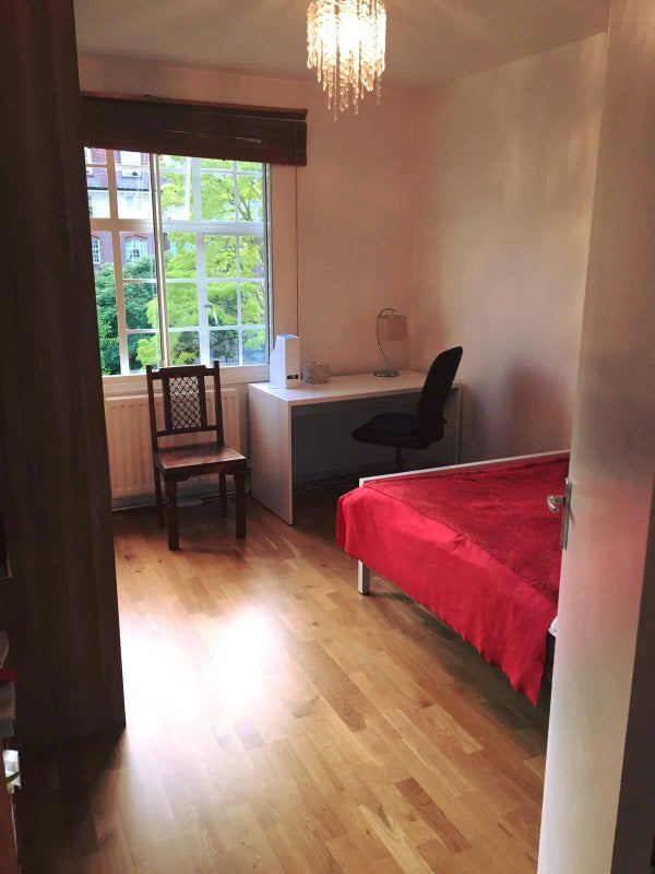 Flat Wenlock Road in Greater London