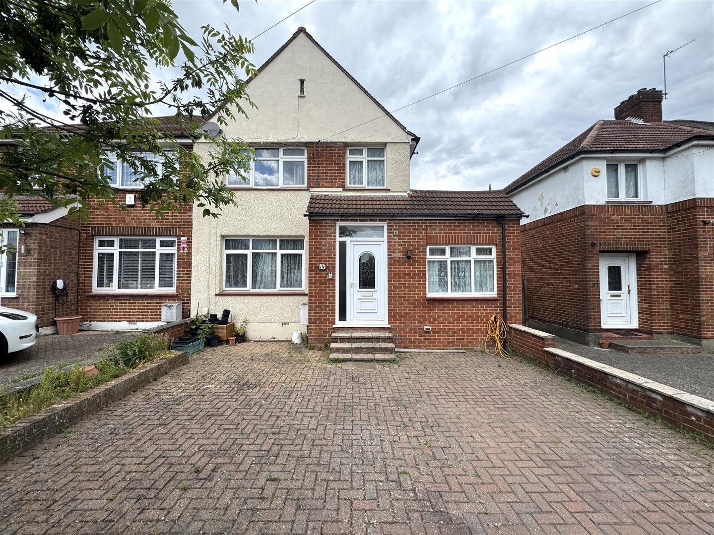 House Woodlands Avenue in Greater London