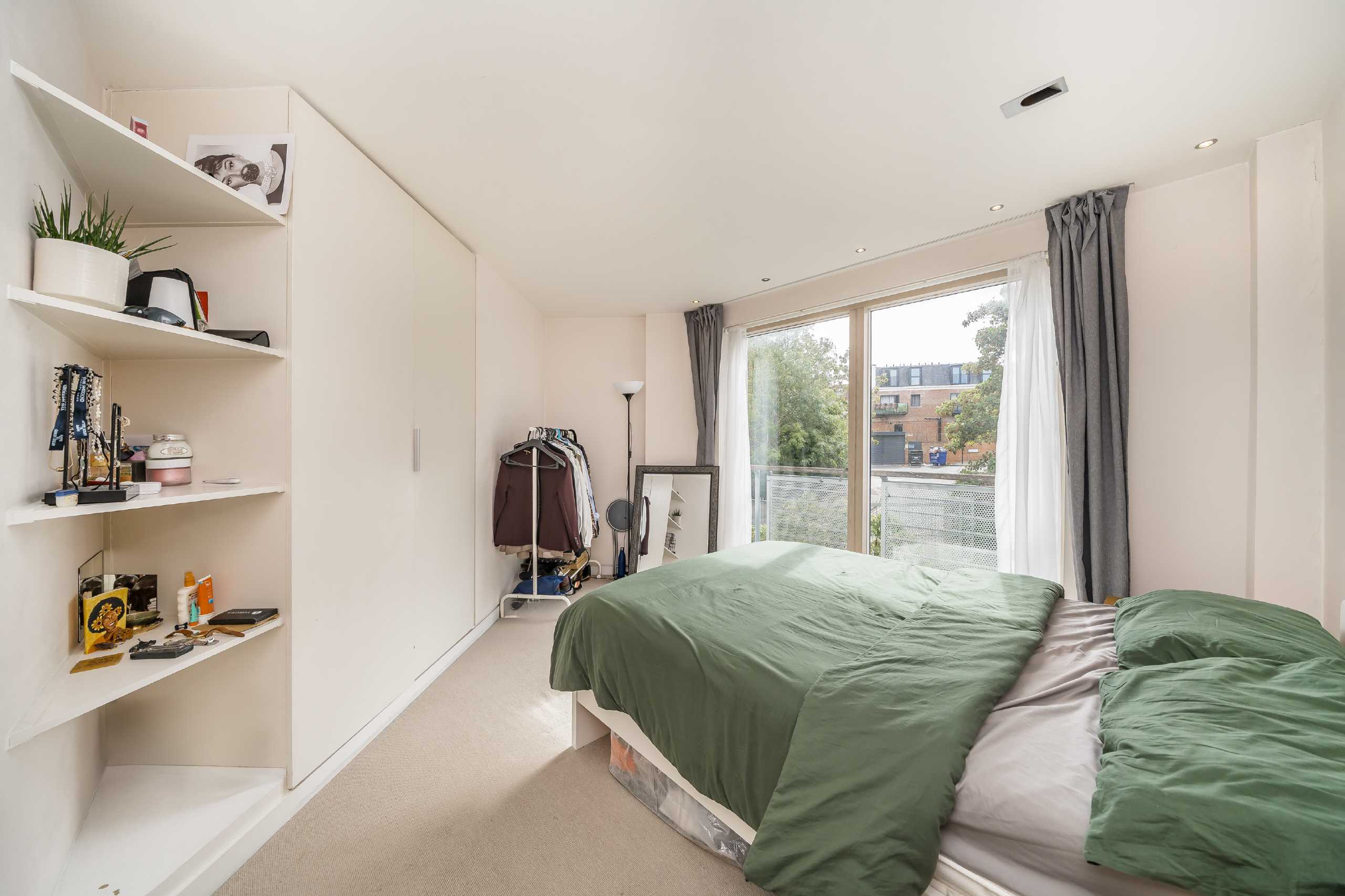 Flat Lansdowne Lane in Greater London