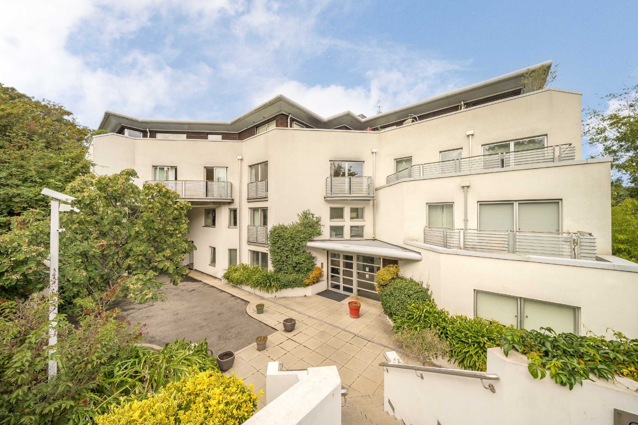 Flat Lansdowne Lane in Greater London