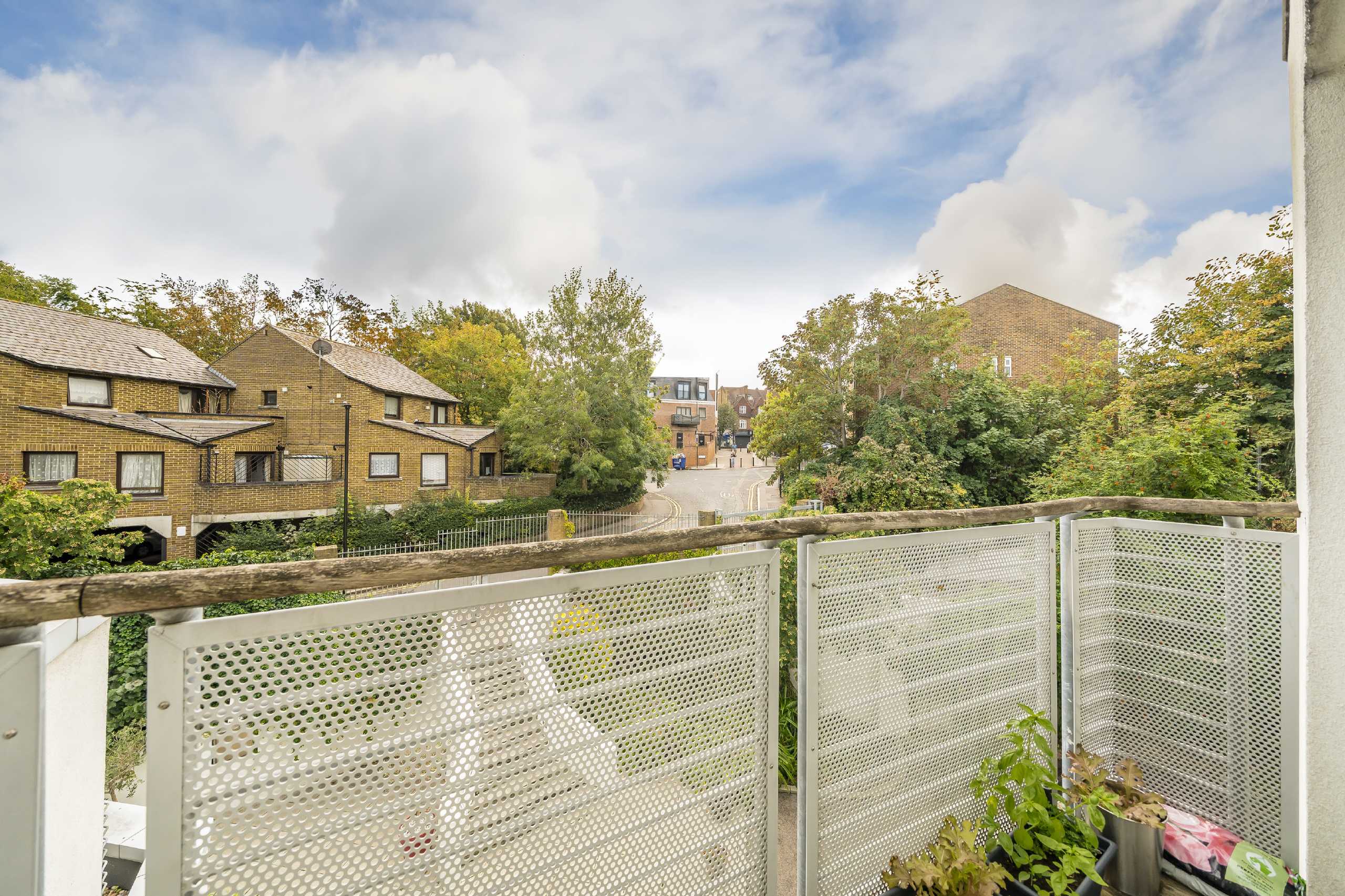 Flat Lansdowne Lane in Greater London
