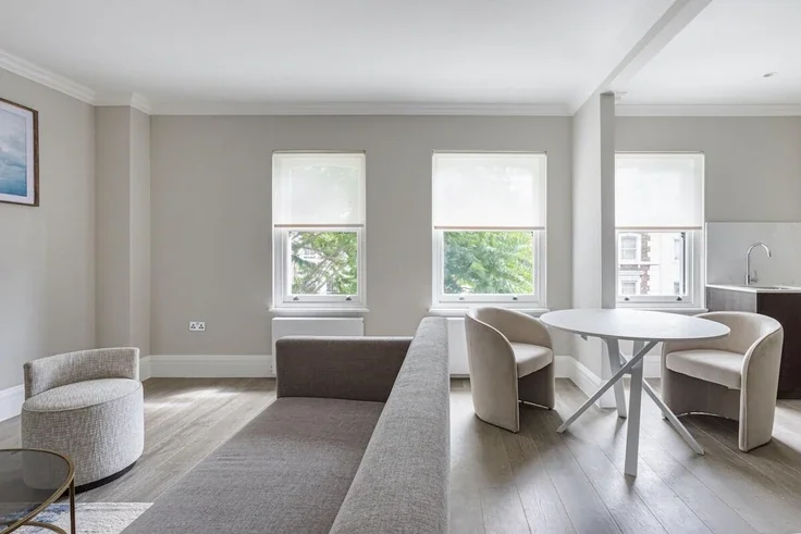Flat Courtfield Gardens in Greater London
