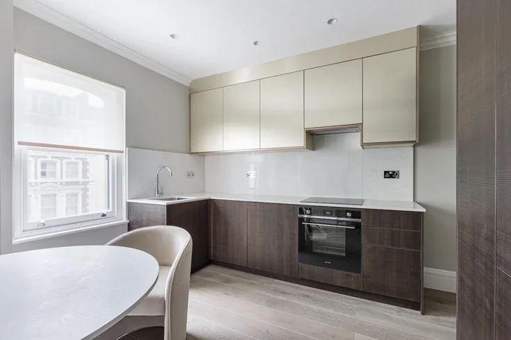 Flat Courtfield Gardens in Greater London