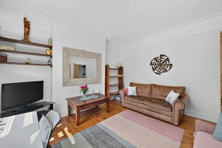 Flat Honeybourne Road in Greater London