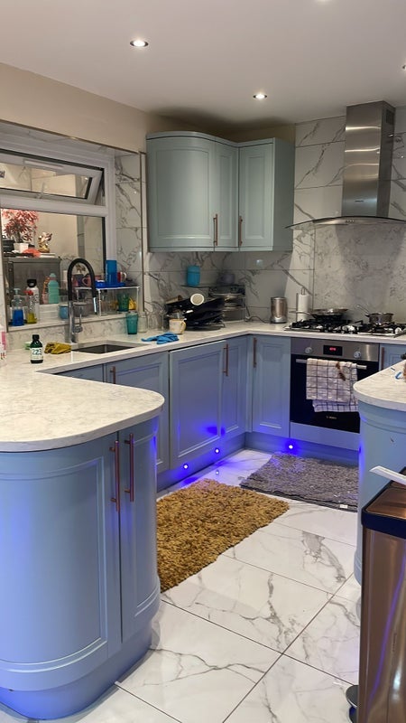 Room Tring Avenue in Greater London