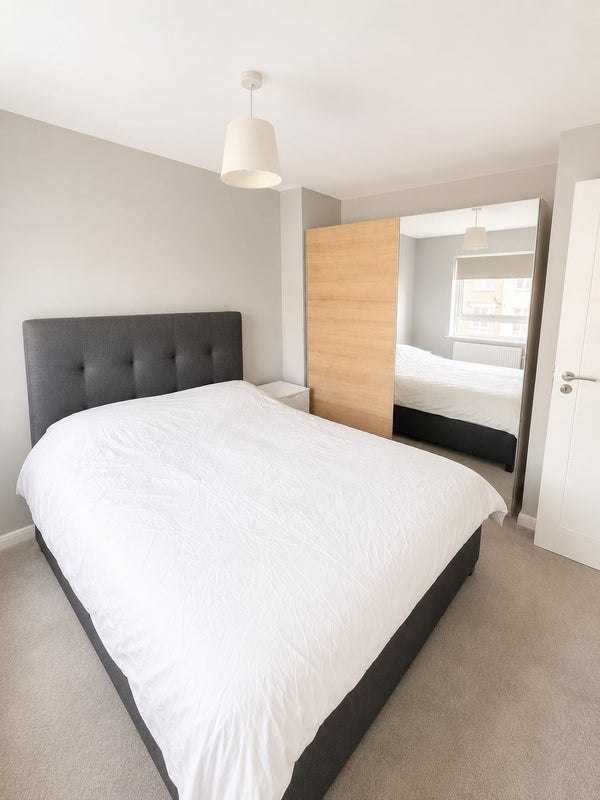 Room High Road in Greater London