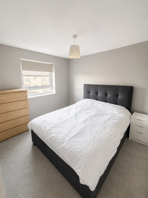 Room High Road in Greater London