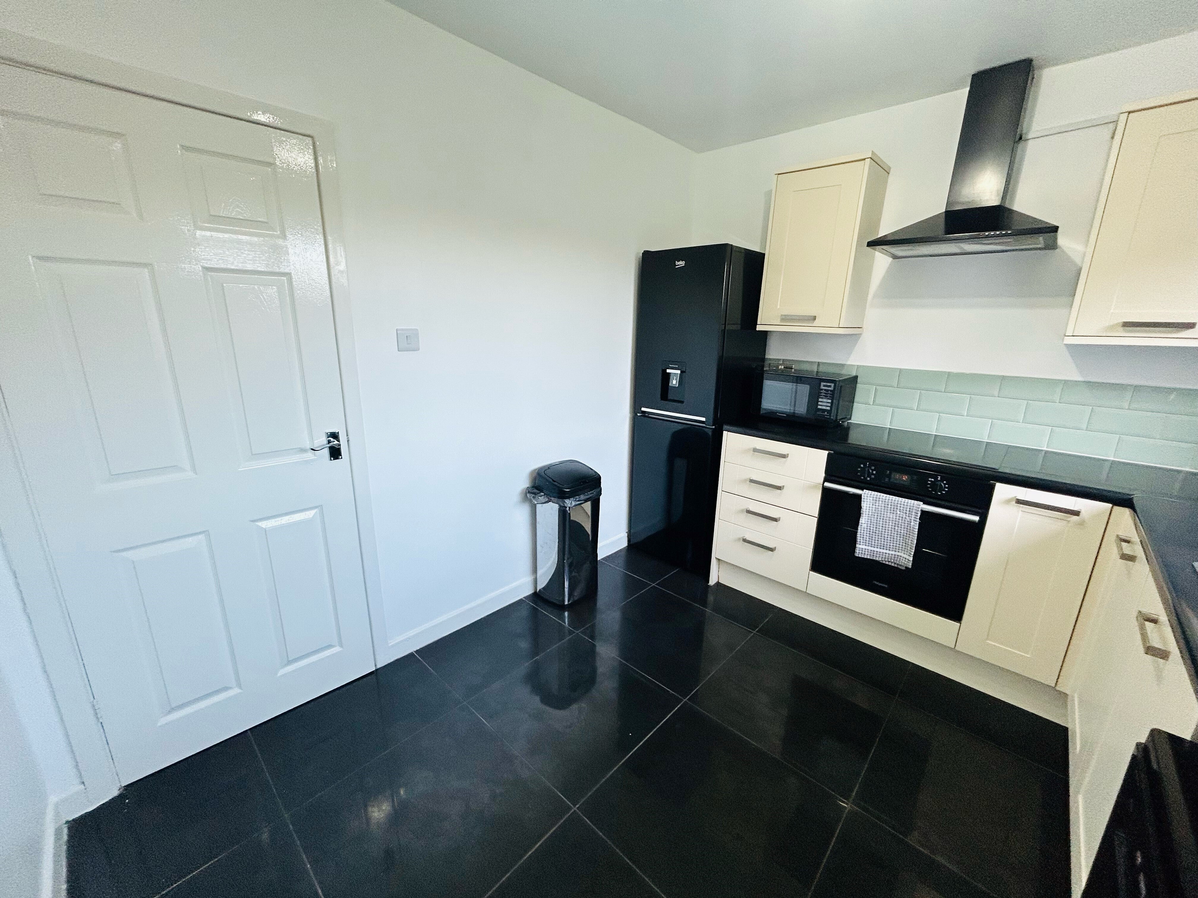 Flat Weston Close in Warwick
