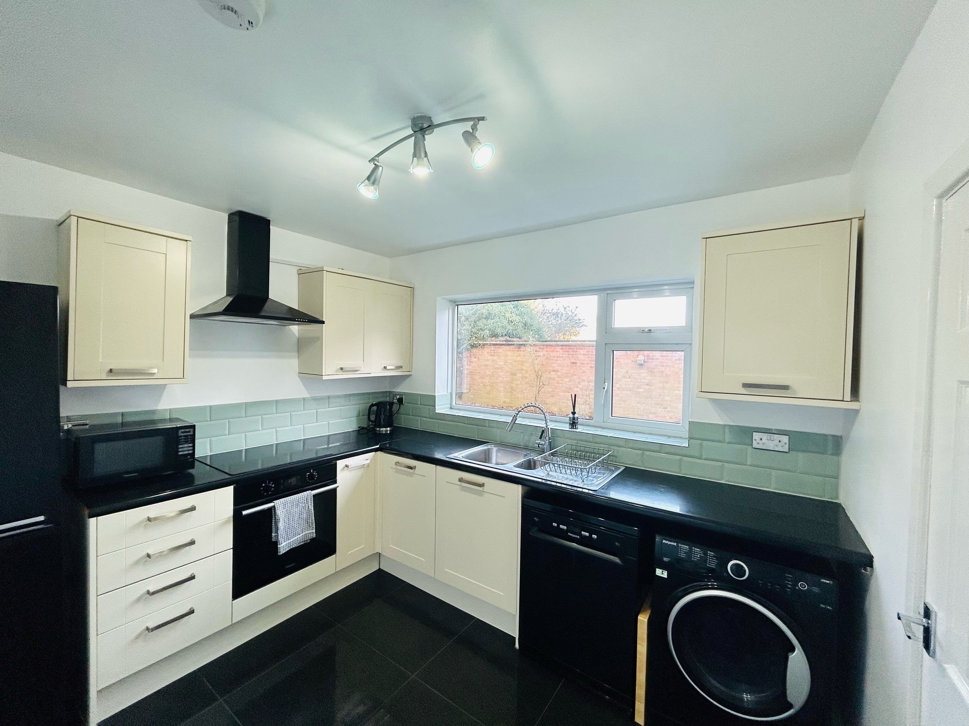 Flat Weston Close in Warwick