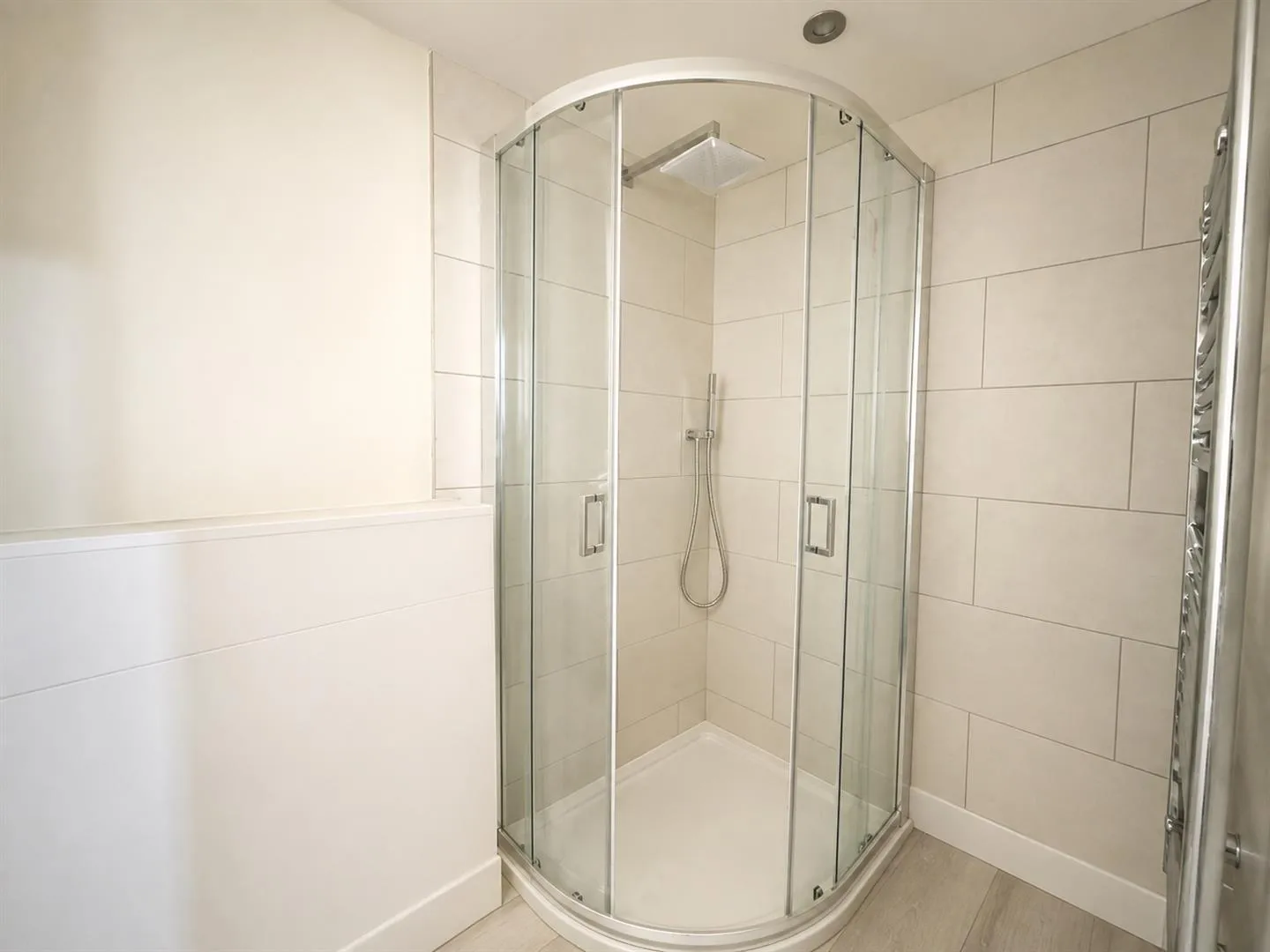 Flat Crouch Hill in Greater London