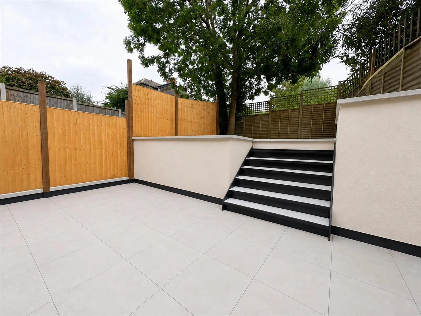 Flat Crouch Hill in Greater London