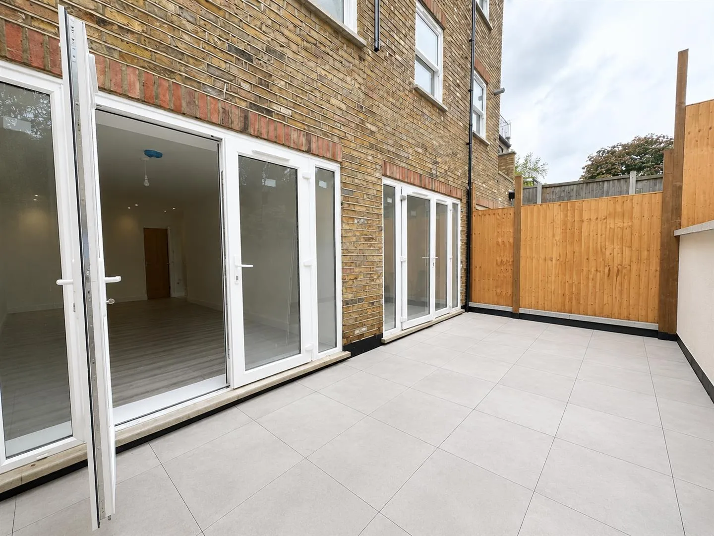 Flat Crouch Hill in Greater London