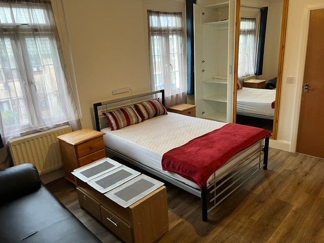 Room Hencroft Street North in Slough