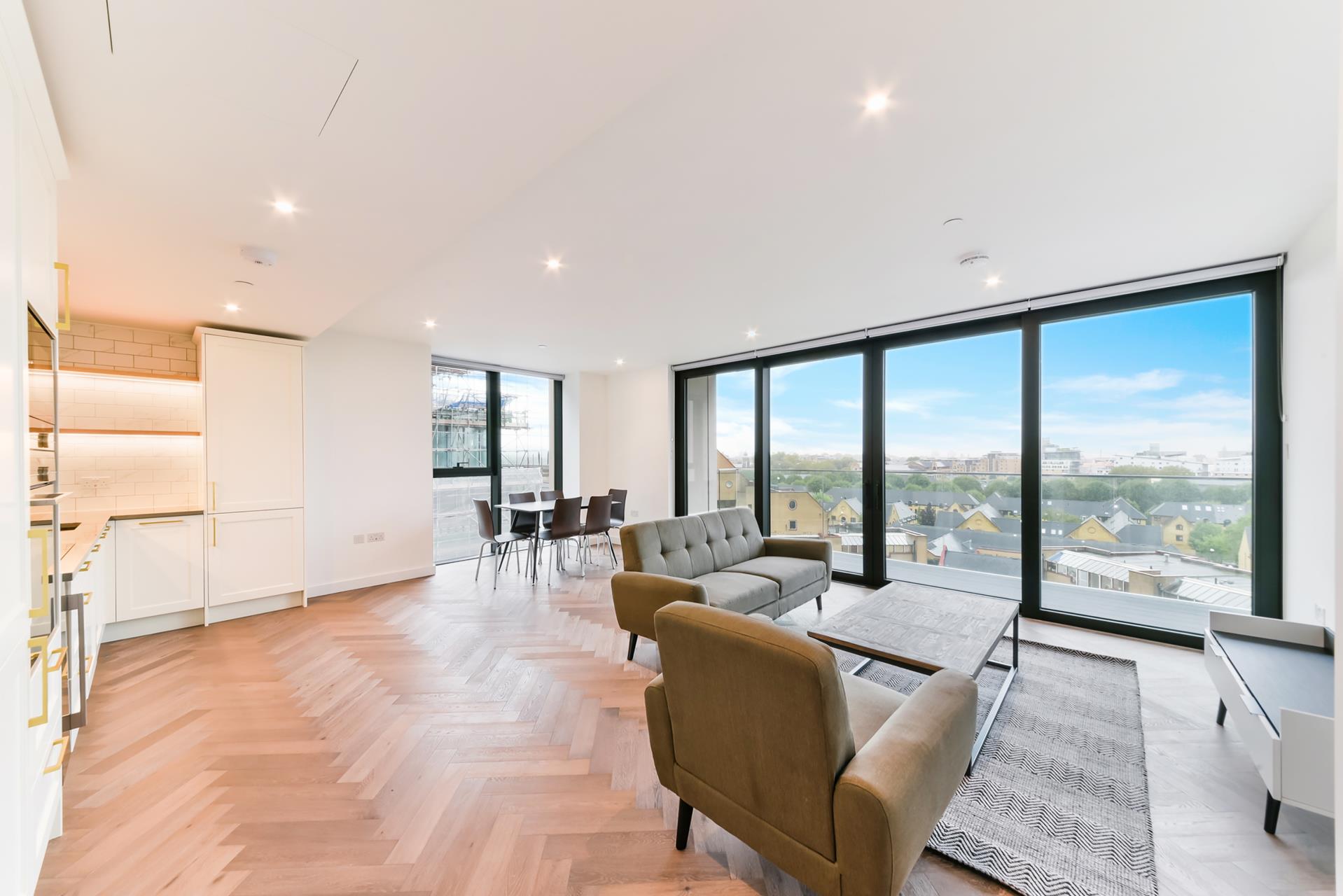 Flat Asher Way in Greater London