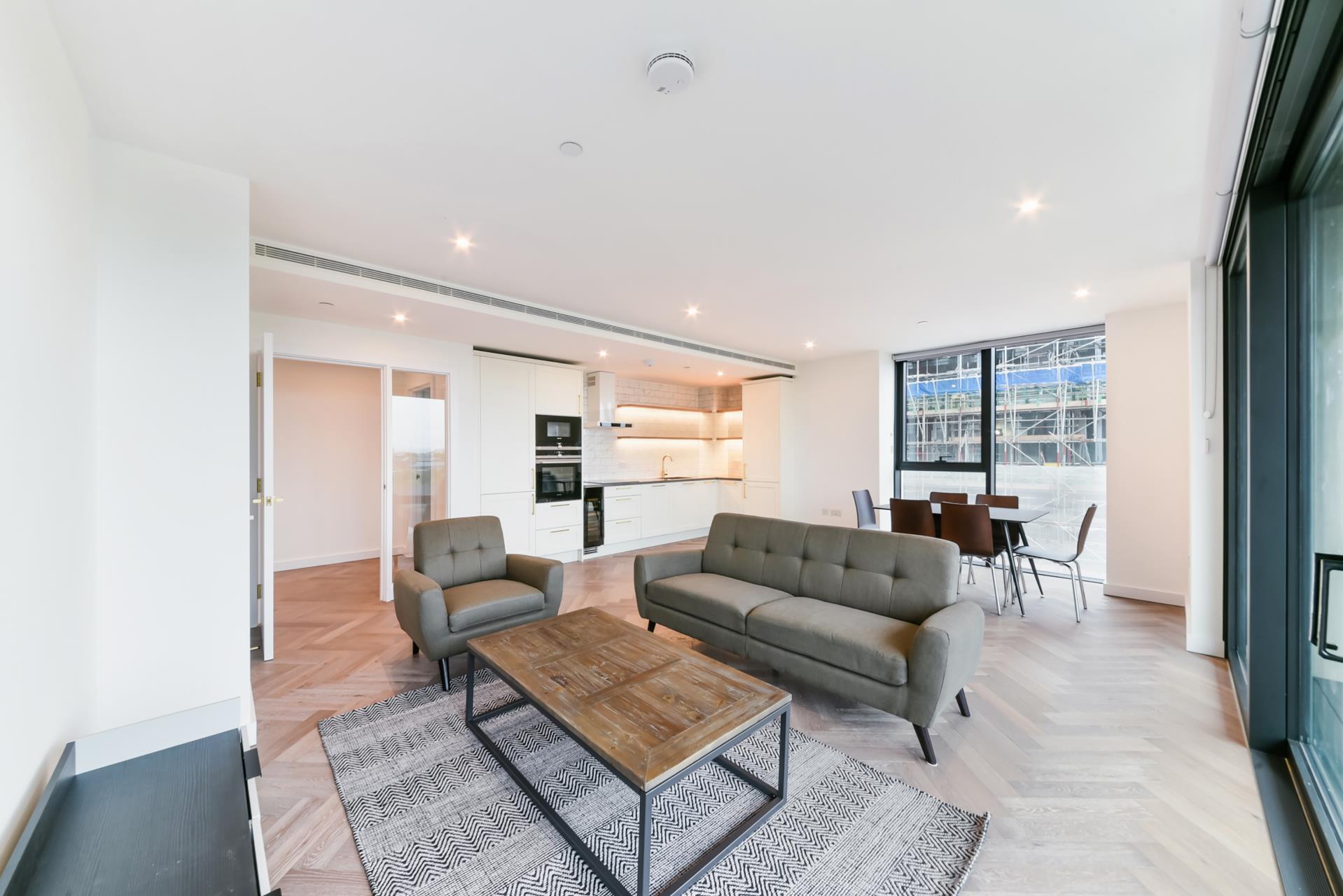 Flat Asher Way in Greater London