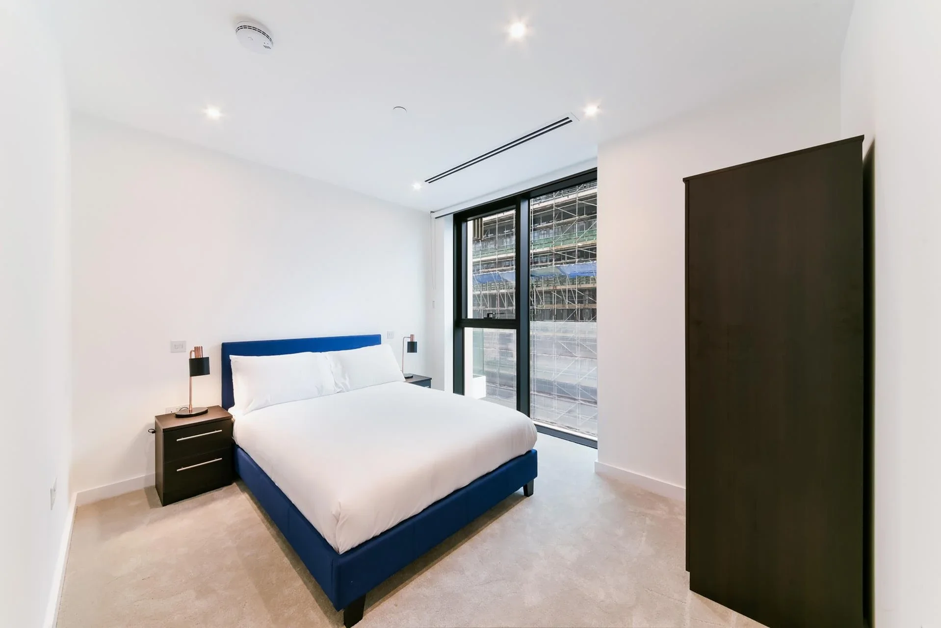 Flat Asher Way in Greater London