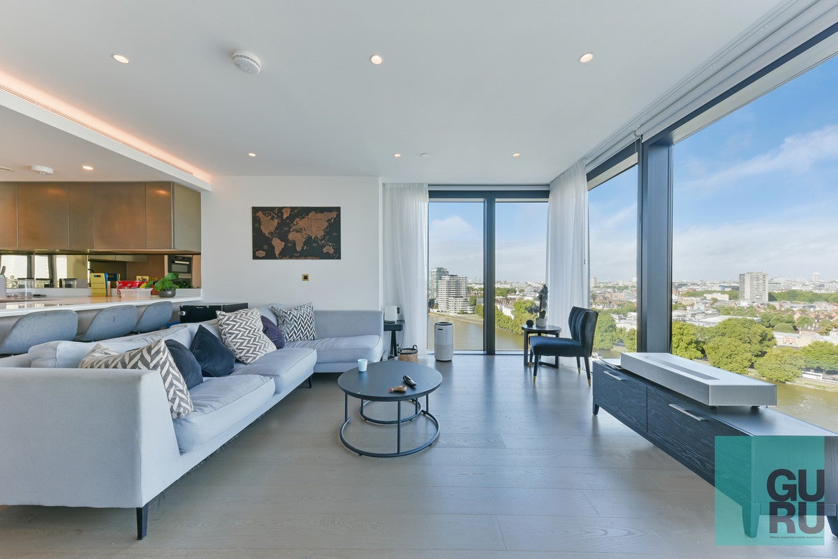 Flat Albert Embankment in Greater London