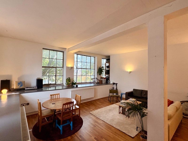 Room Shacklewell Row in Greater London