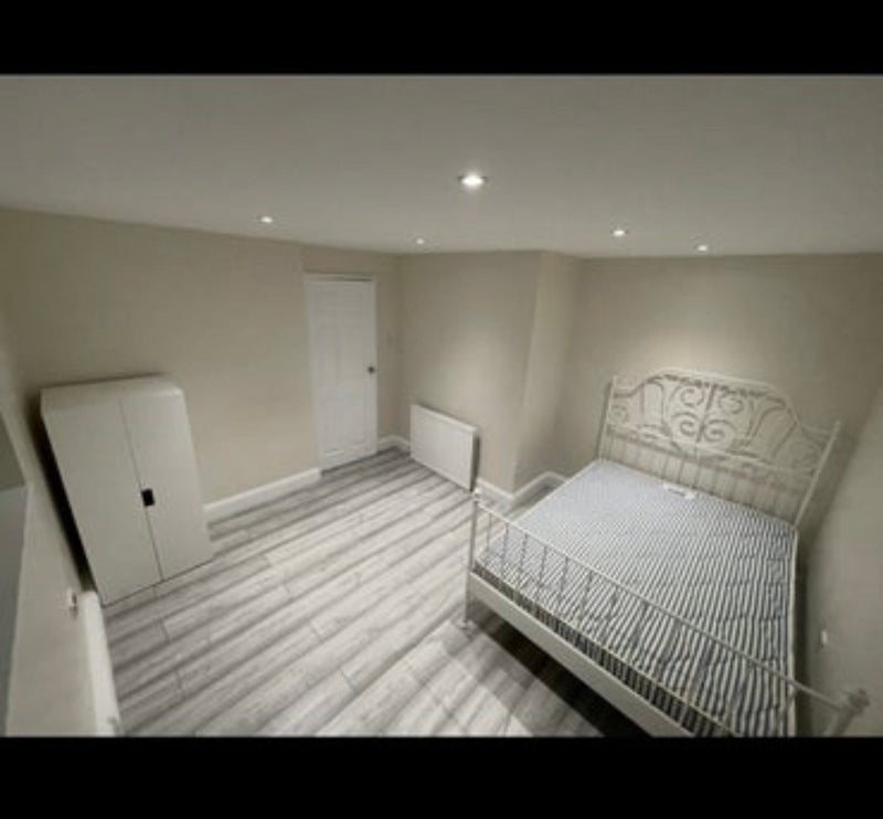 Room Stride Road in Greater London