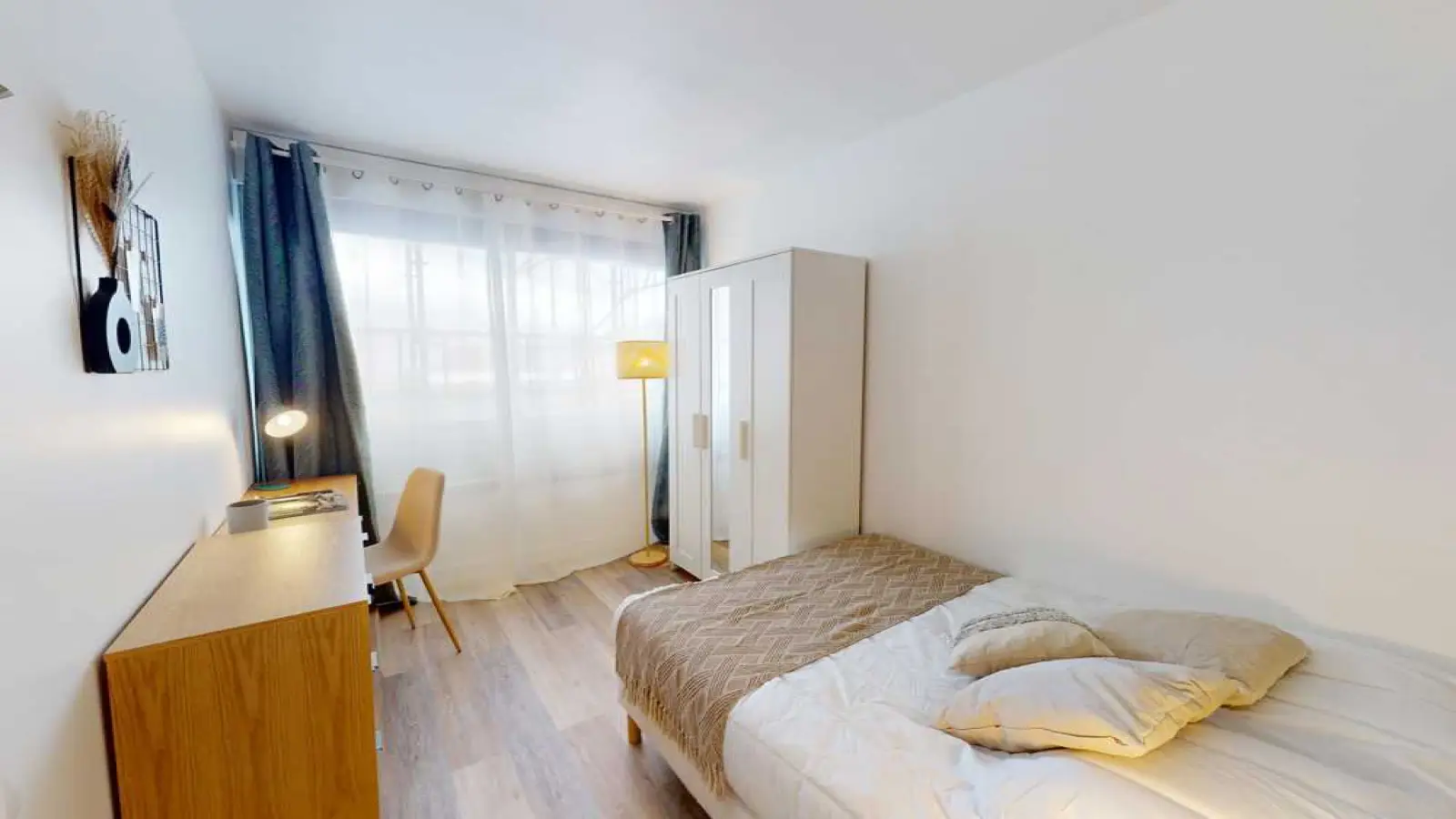 Flat Square Frédéric Vallois in Paris