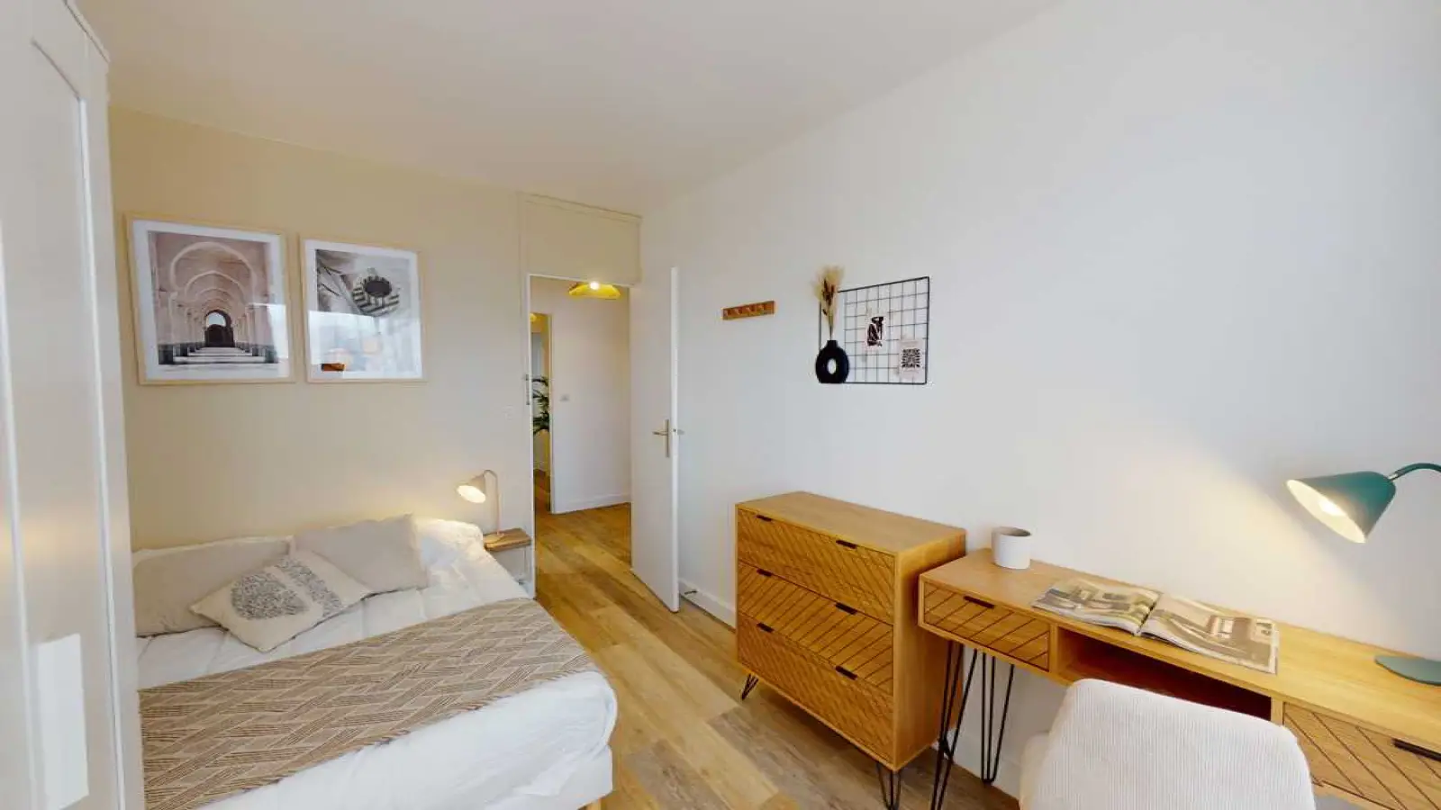Flat Square Frédéric Vallois in Paris