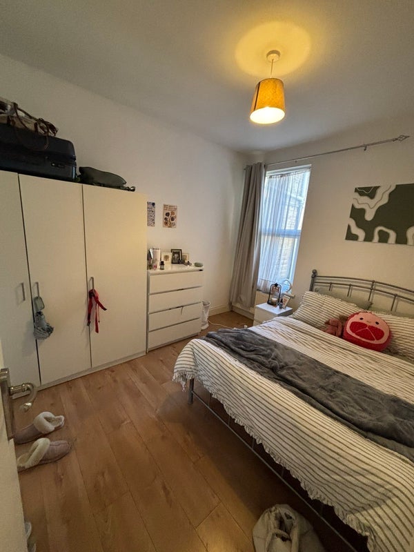 Room Mellison Road in Greater London