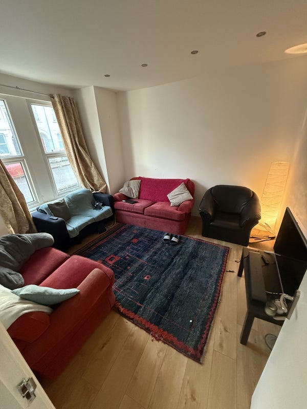 Room Mellison Road in Greater London