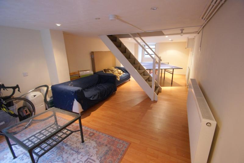 Flat Burchett Terrace in Leeds