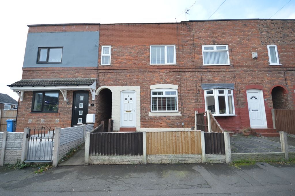 House Knowles Street in Widnes