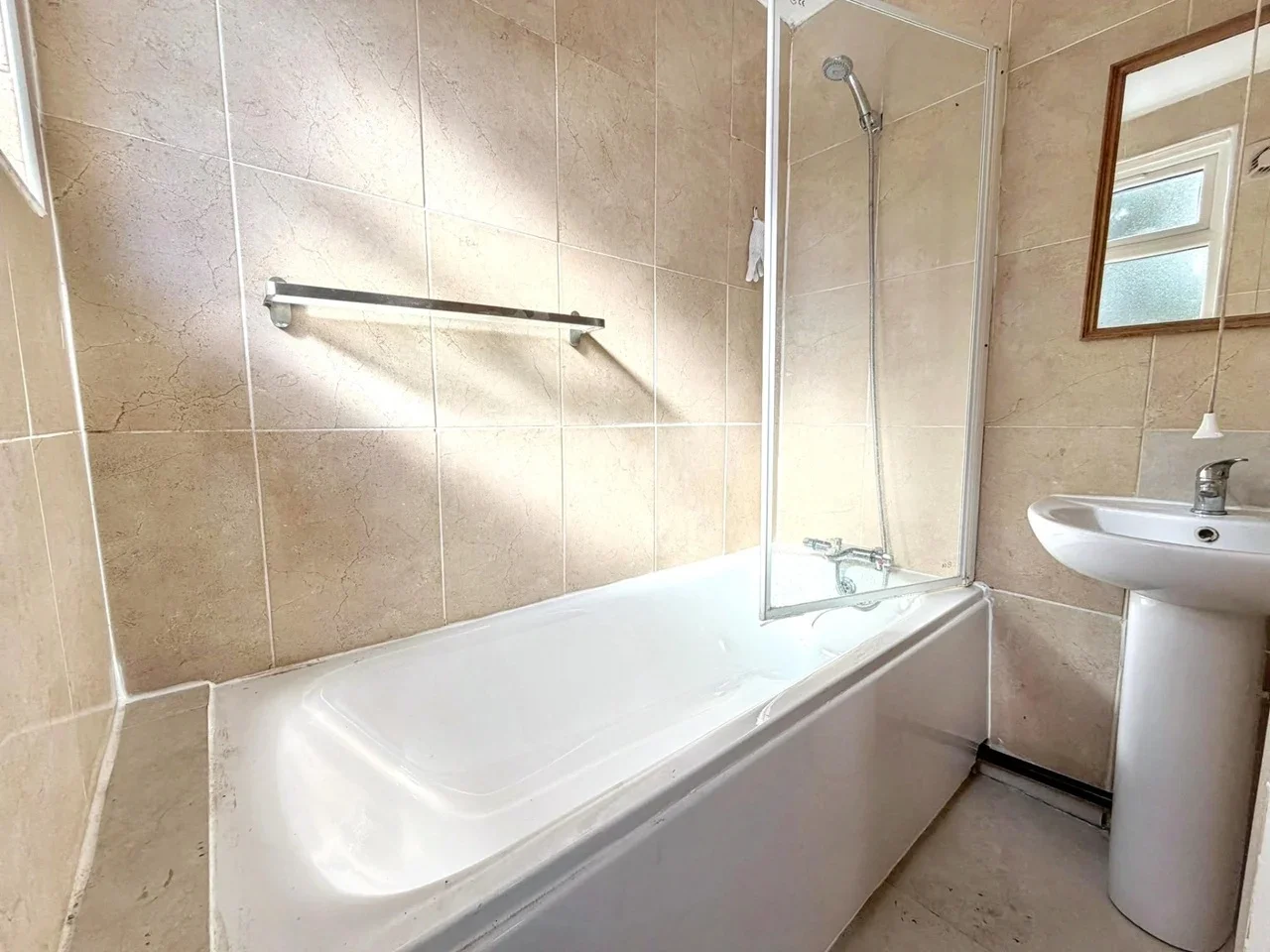 Flat Westbury Avenue in Greater London