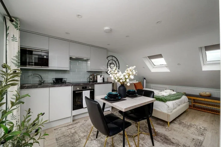 Flat Perimeade Road in Greater London