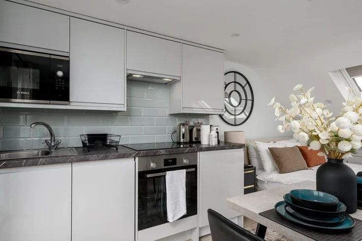 Flat Perimeade Road in Greater London