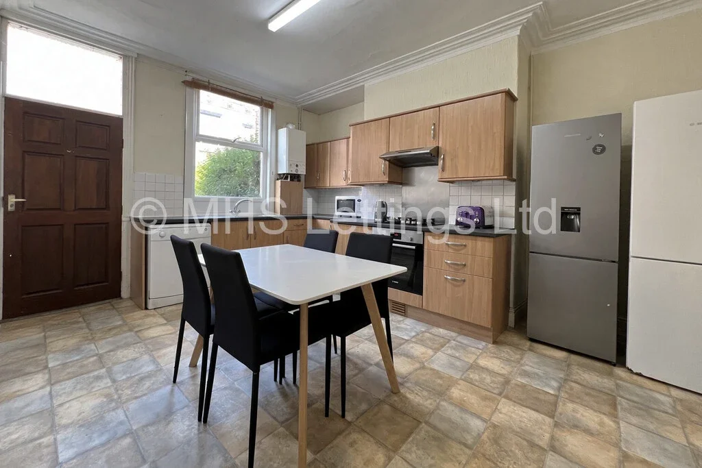 House Back Burchett Grove in Leeds