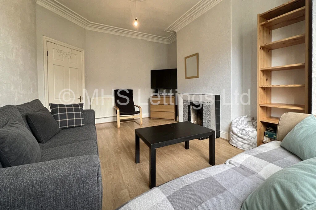 House Back Burchett Grove in Leeds