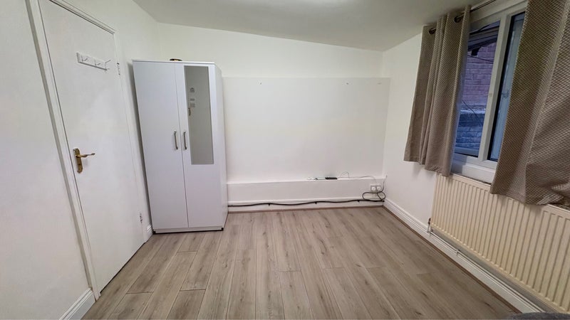 Room Osborn Street in Greater London
