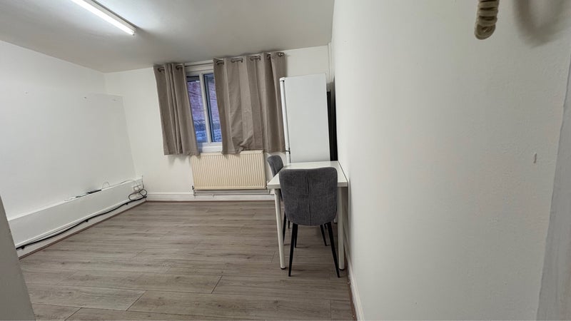 Room Osborn Street in Greater London